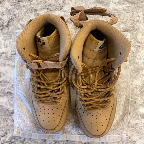 Nike Air Force 1 07 Flax - Picture 4 of 4